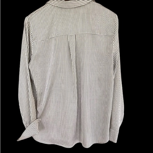 Like New H&M Satin Blouse  Medium With Hidden Buttons And Double Button Cuff - Picture 4 of 9